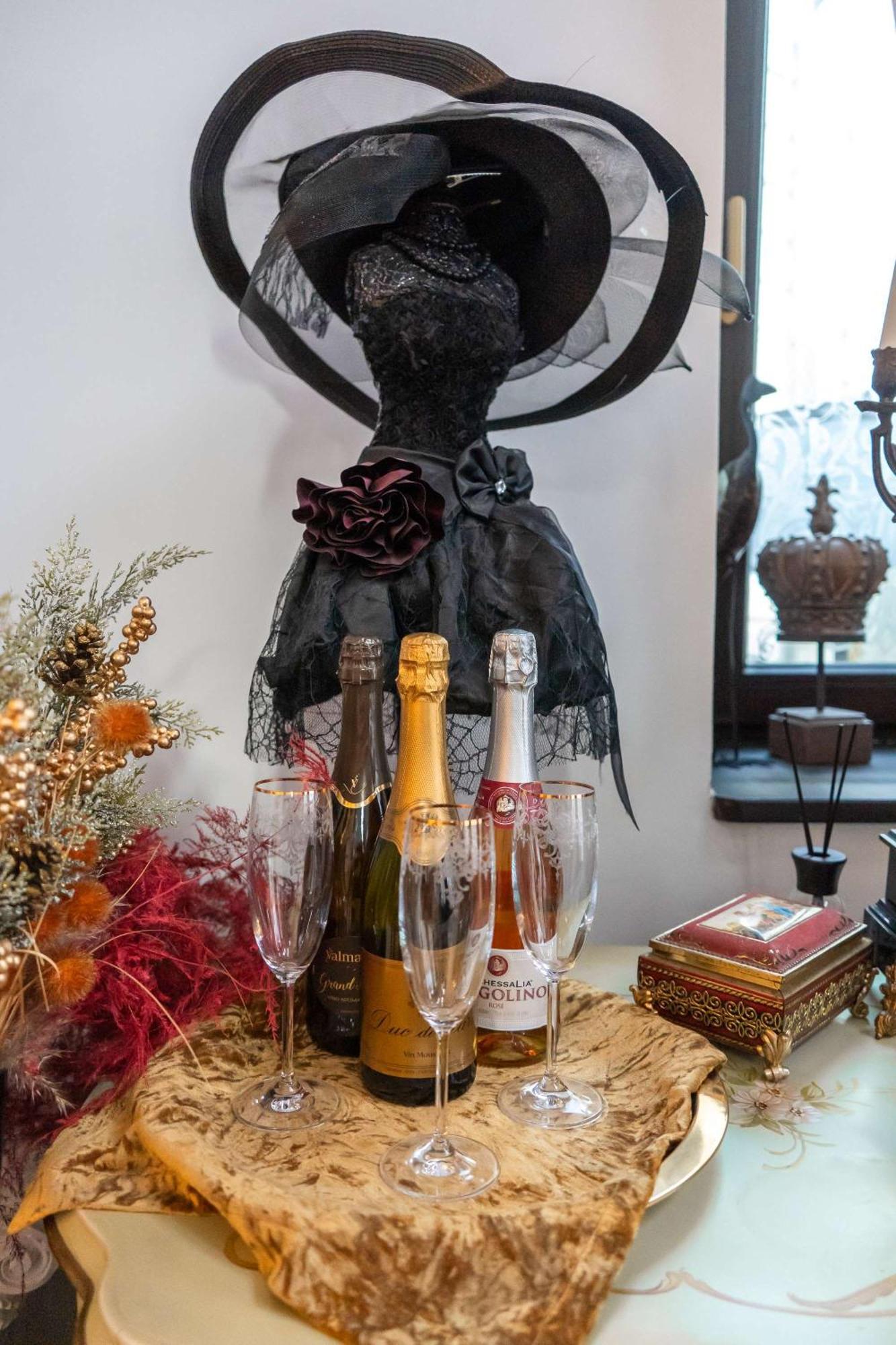 Conacul Coroanei Luxury Boutique Hotel Bucharest Luaran gambar