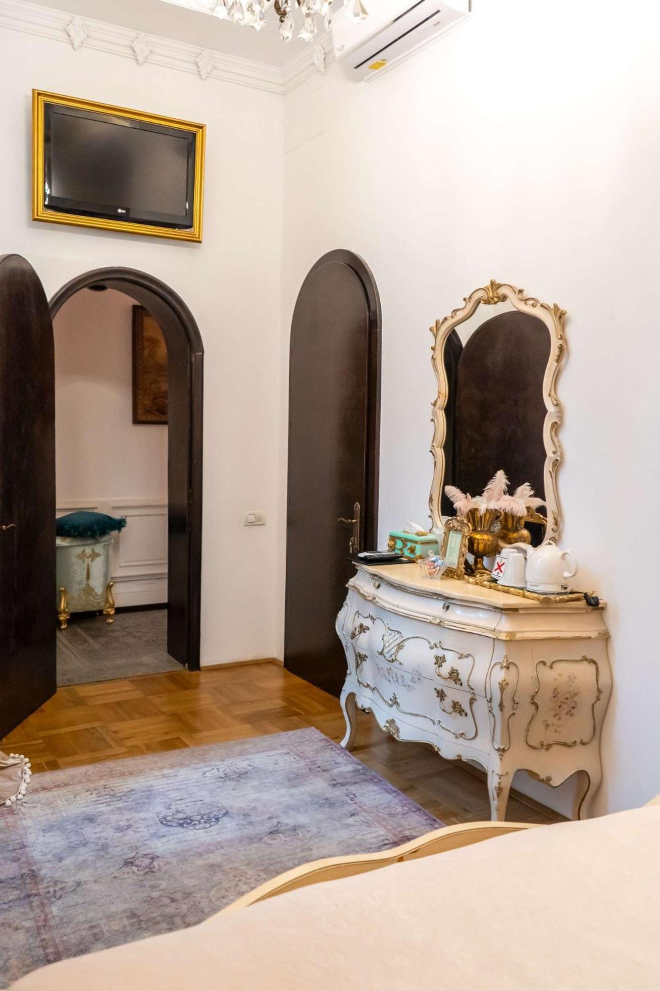 Conacul Coroanei Luxury Boutique Hotel Bucharest Luaran gambar