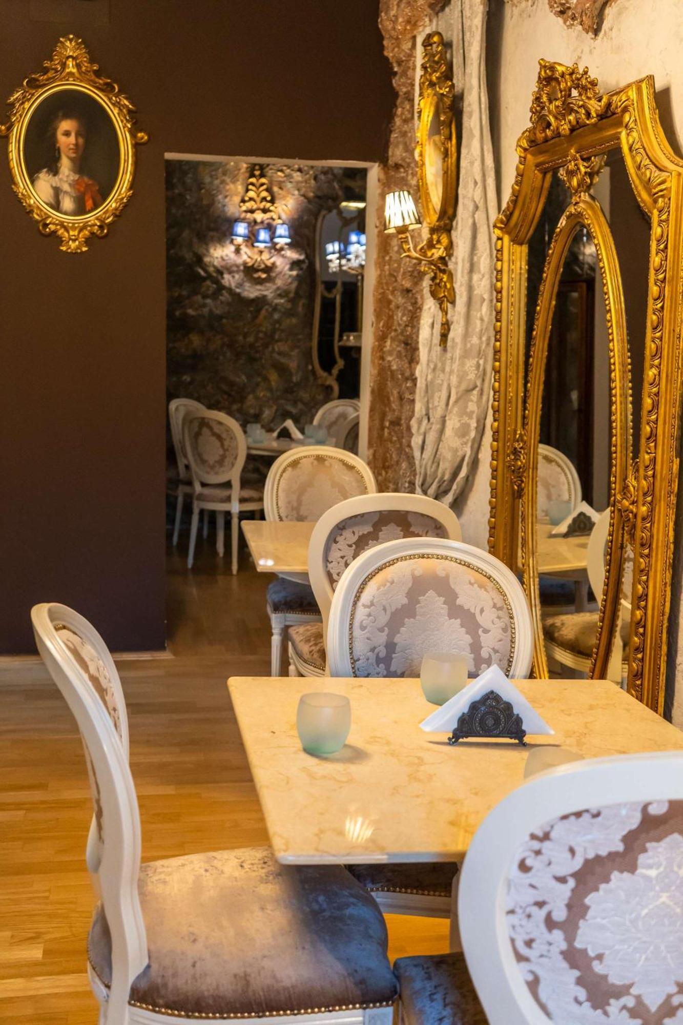 Conacul Coroanei Luxury Boutique Hotel Bucharest Luaran gambar
