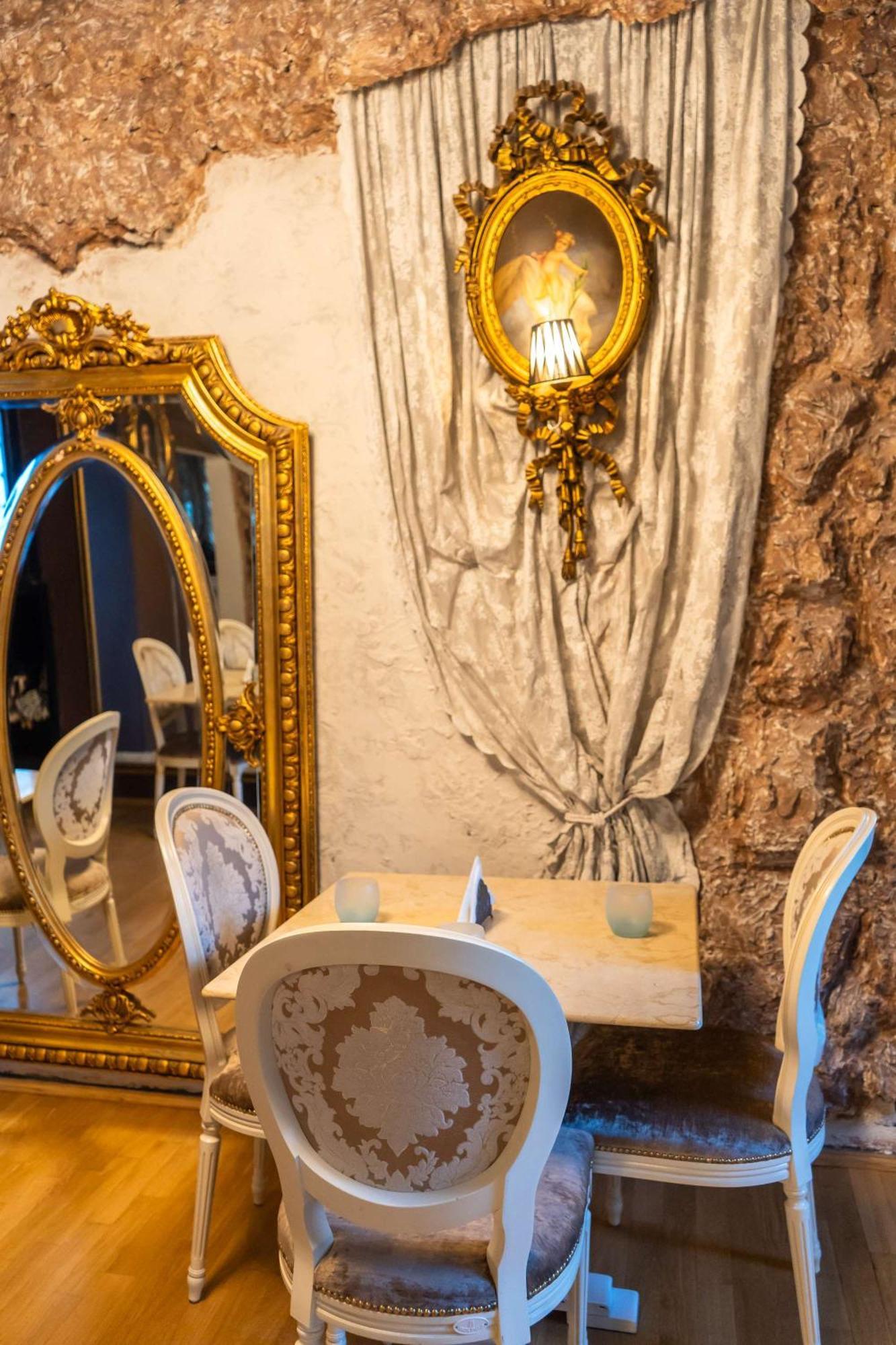 Conacul Coroanei Luxury Boutique Hotel Bucharest Luaran gambar