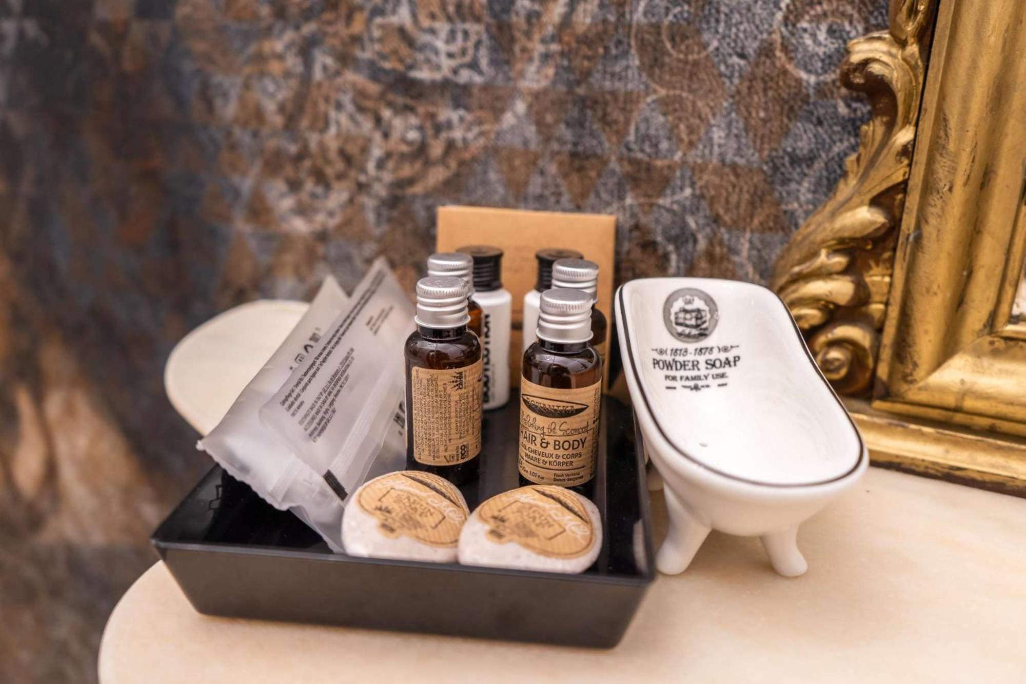Conacul Coroanei Luxury Boutique Hotel Bucharest Luaran gambar