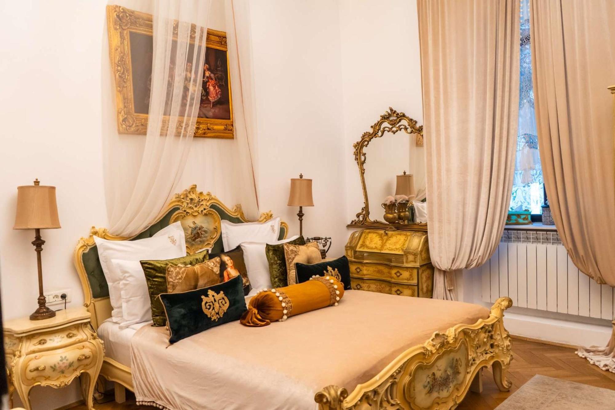 Conacul Coroanei Luxury Boutique Hotel Bucharest Luaran gambar