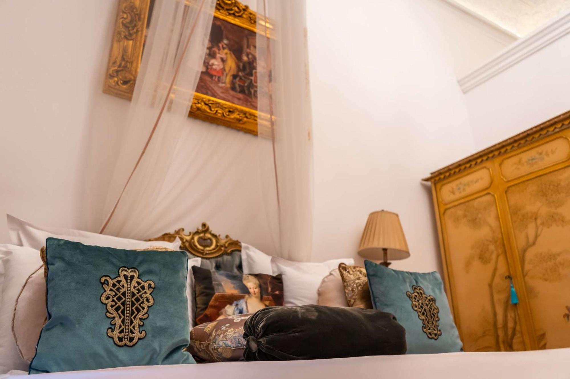 Conacul Coroanei Luxury Boutique Hotel Bucharest Luaran gambar