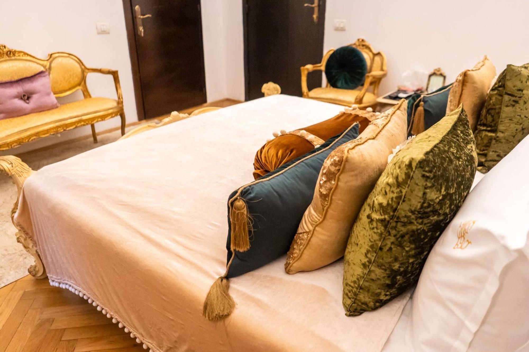 Conacul Coroanei Luxury Boutique Hotel Bucharest Luaran gambar