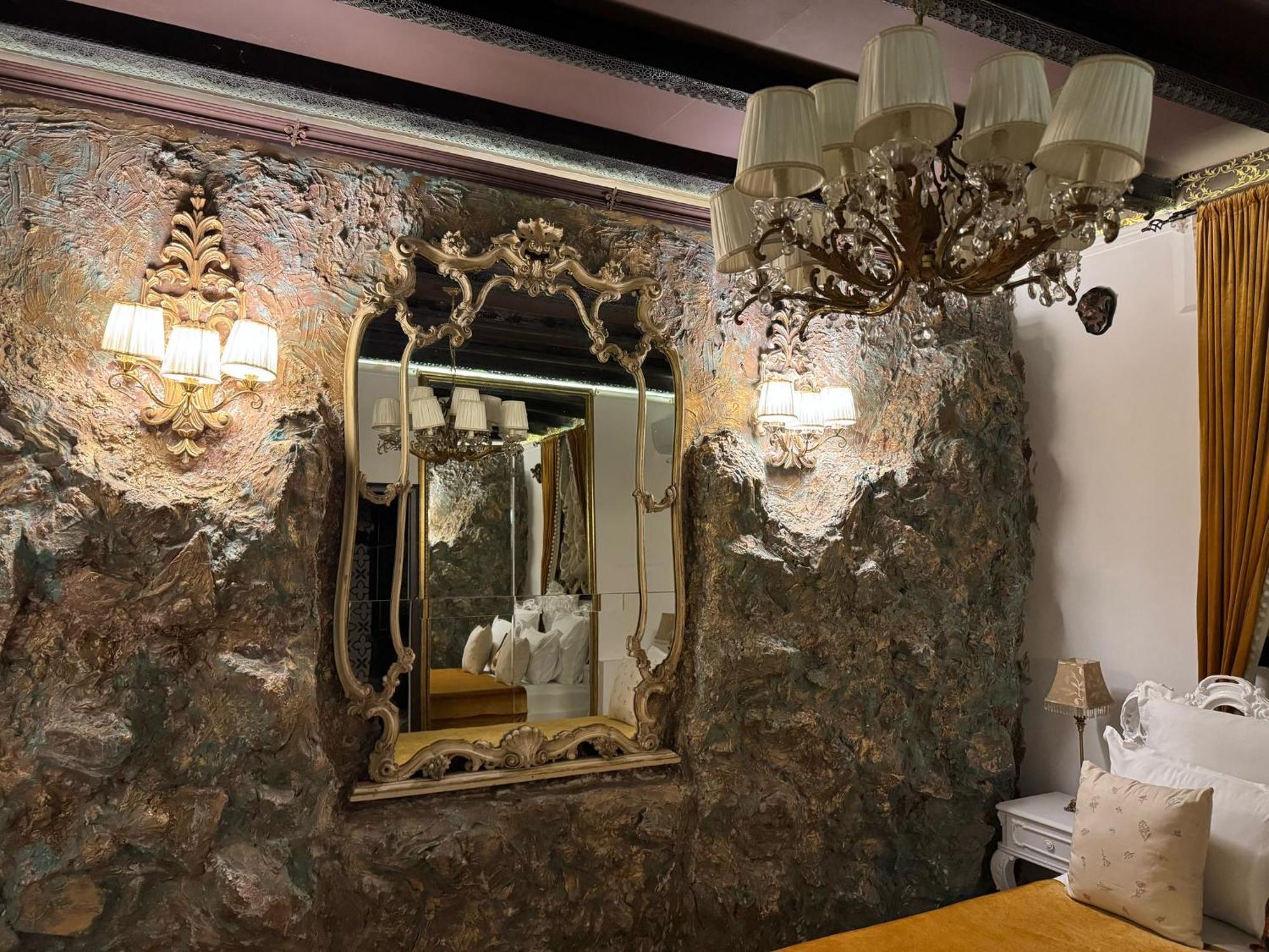 Conacul Coroanei Luxury Boutique Hotel Bucharest Luaran gambar